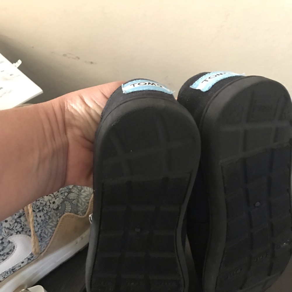 Size 1 girls TOMS